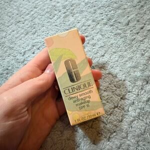 CLINIQUE Dewy Smooth Anti-Aging Makeup SPF15 05 Beige Petal 1FLoz